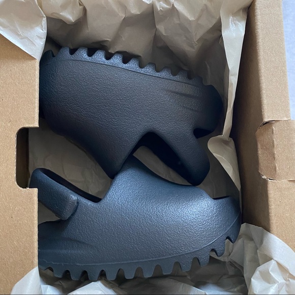 Yeezy Onyx Slides - Picture 5 of 8